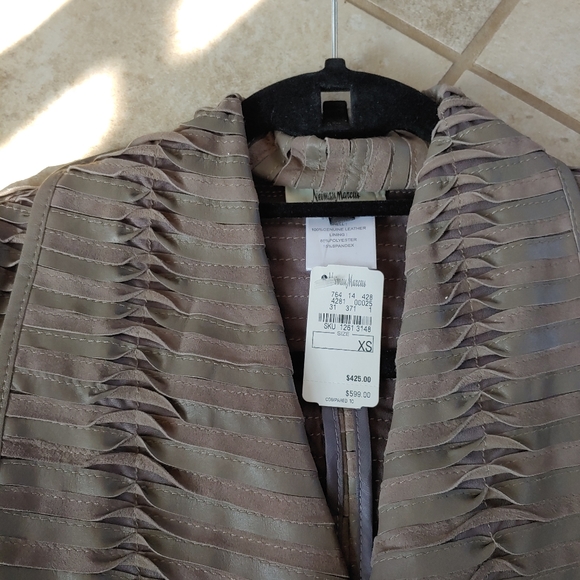 New Neiman Marcus - Picture 6 of 7